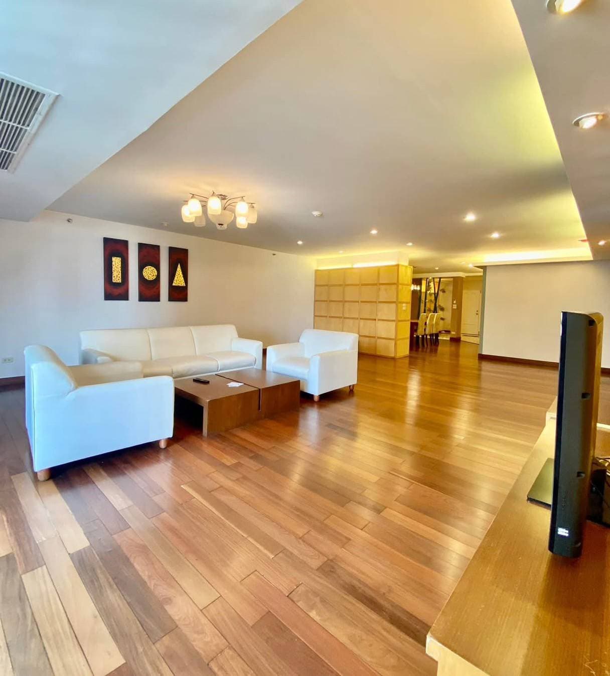 ให้เช่า คอนโด Las Colinas Condo · 2 ห้องนอน · 190 ตร.ม.