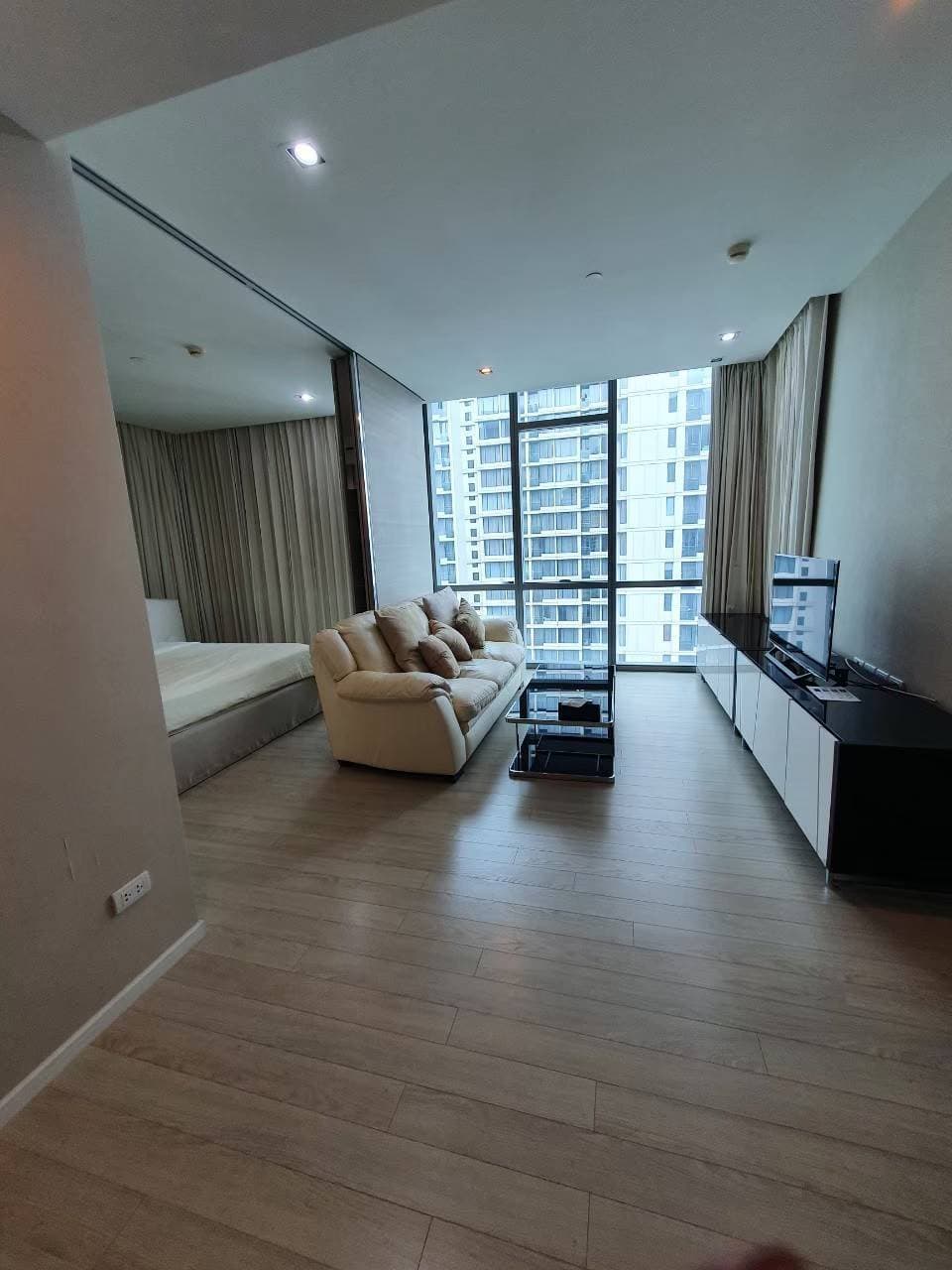 ให้เช่า คอนโด The Room Sukhumvit 21 · 1 ห้องนอน · 54 ตร.ม.