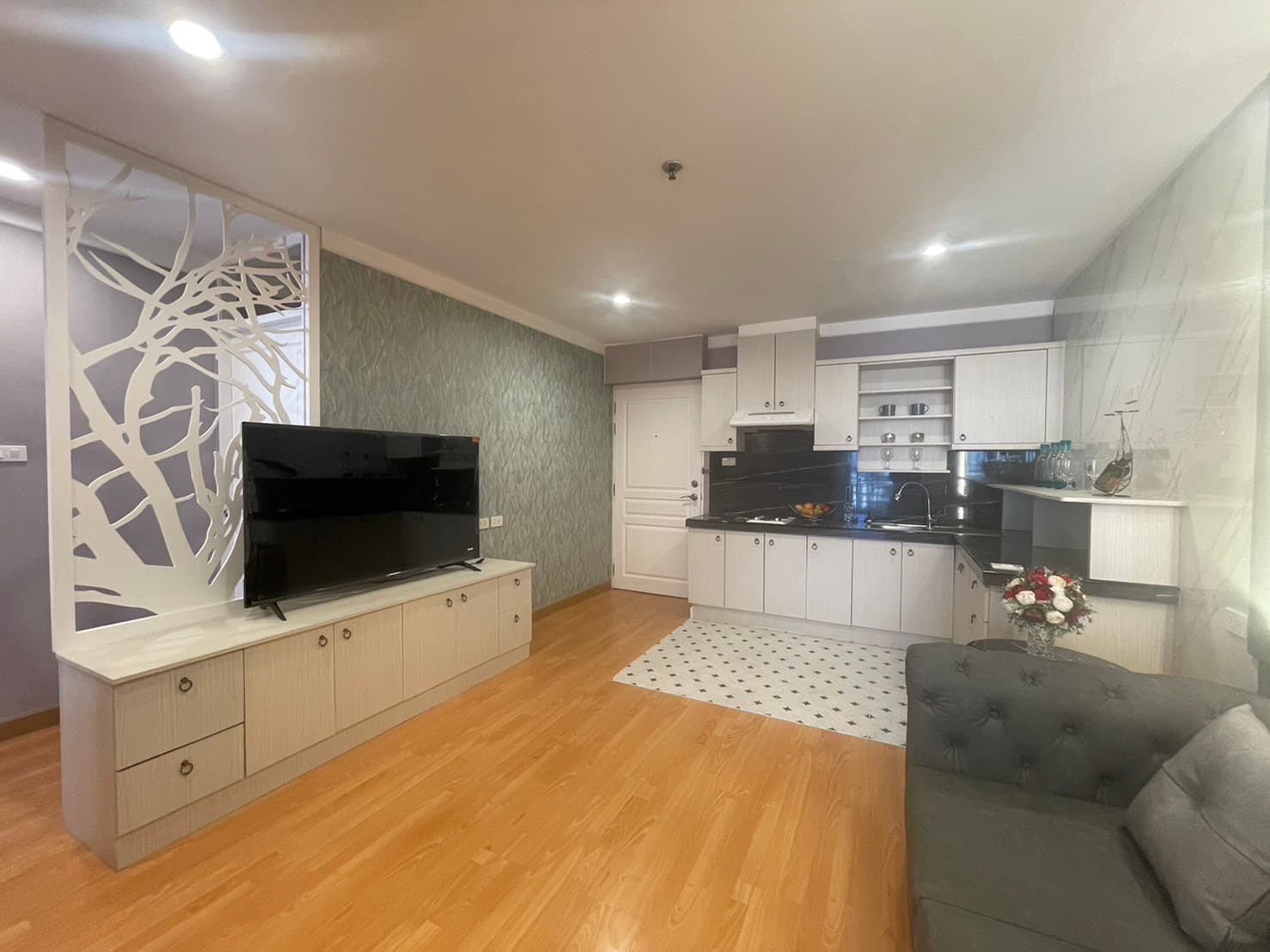 Waterford Diamond · 2 Beds Condo, 63 sqm, for Rent