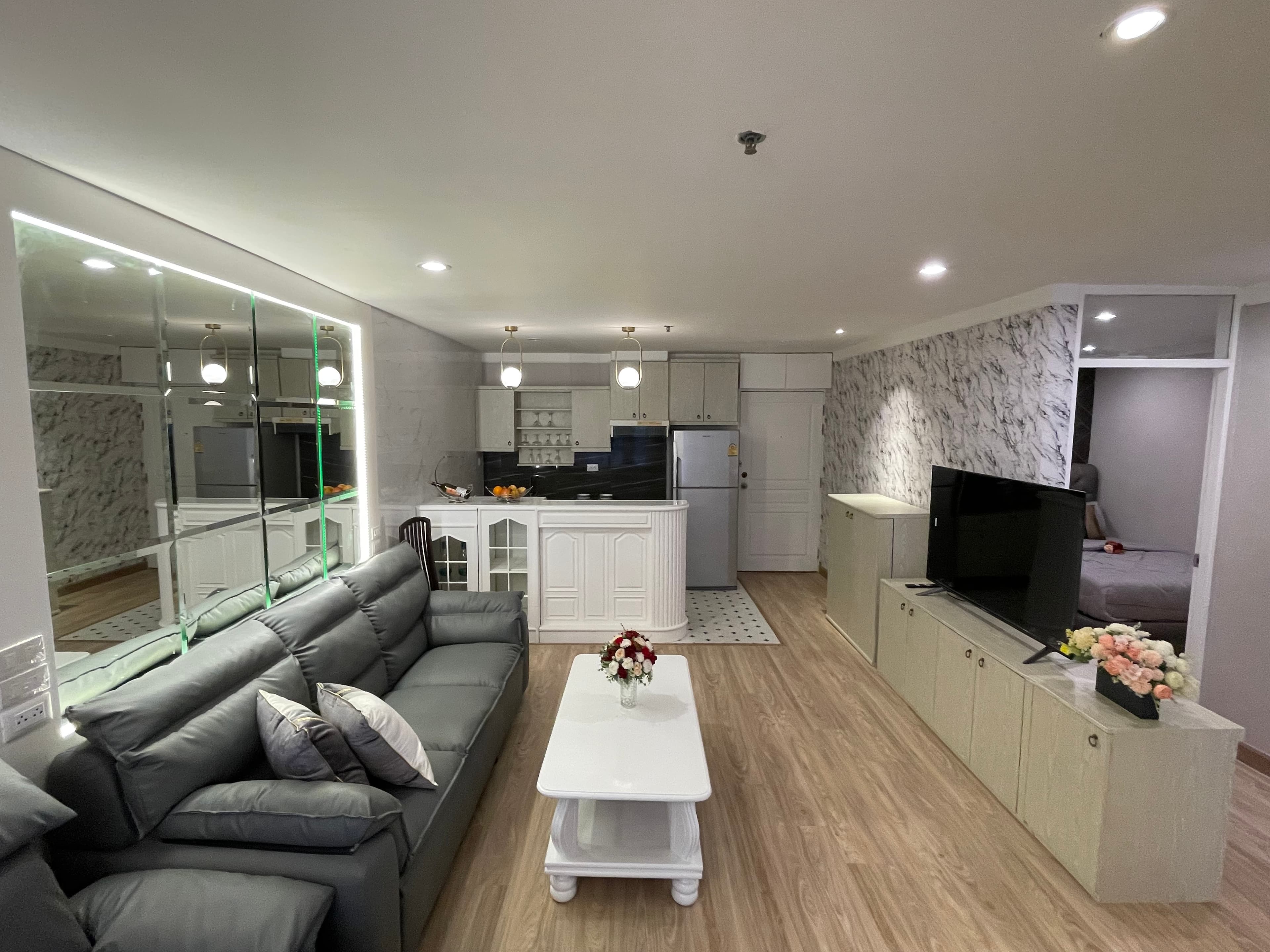 Waterford Diamond · 2 Beds Condo, 73 sqm, for Rent