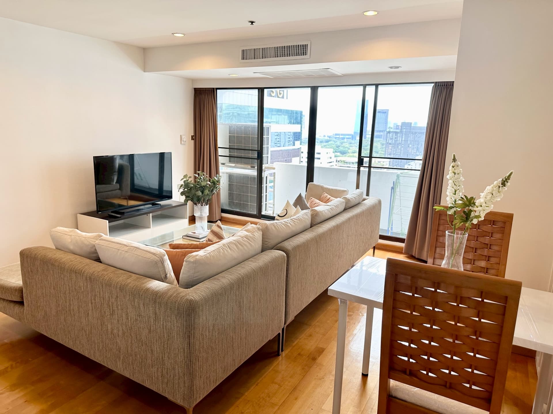 Regent Royal Place 2 · 1 Bed Condo, 62 sqm, for Rent