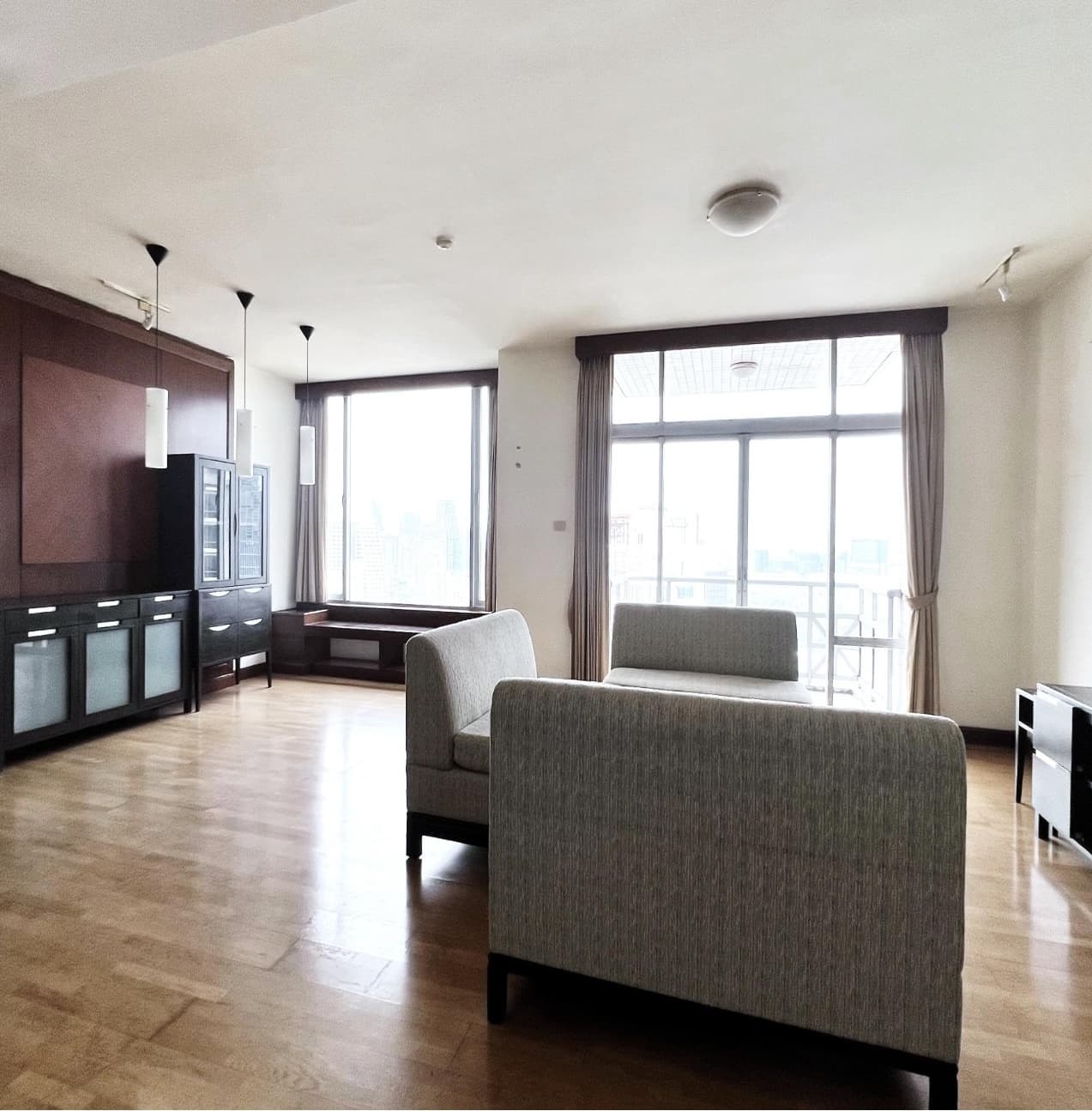 All Season Mansion · 3 Beds Condo, 178 sqm, for Rent