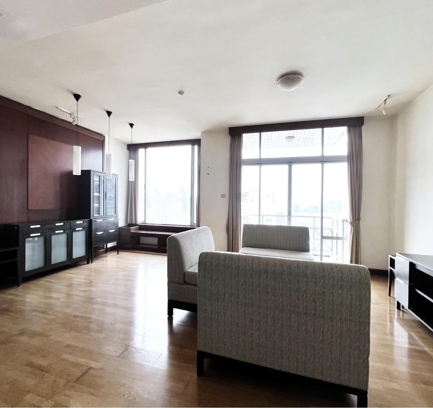 All Season Mansion · 3 Beds Condo, 178 sqm, for Rent