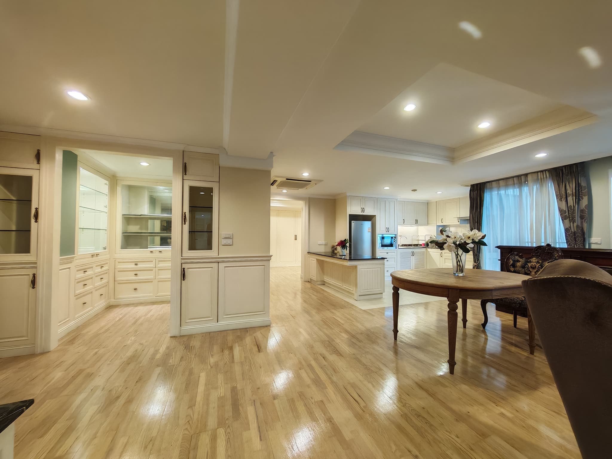 Large room with 2 bedrooms, 164 sq.m. @La Maison Ruamrudee ready to move in, close to BTS, convenient transportation! Rent is only 65,000 baht/month, contact now!