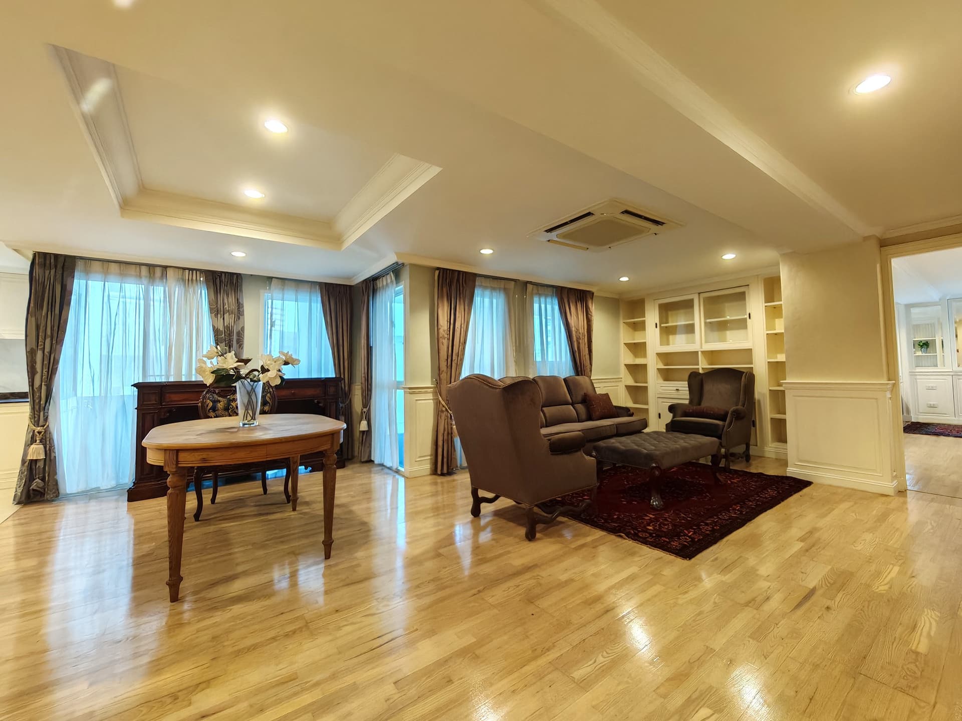 La Maison Ruamrudee Condominium · 2 Beds Condo, 164 sqm, for Rent