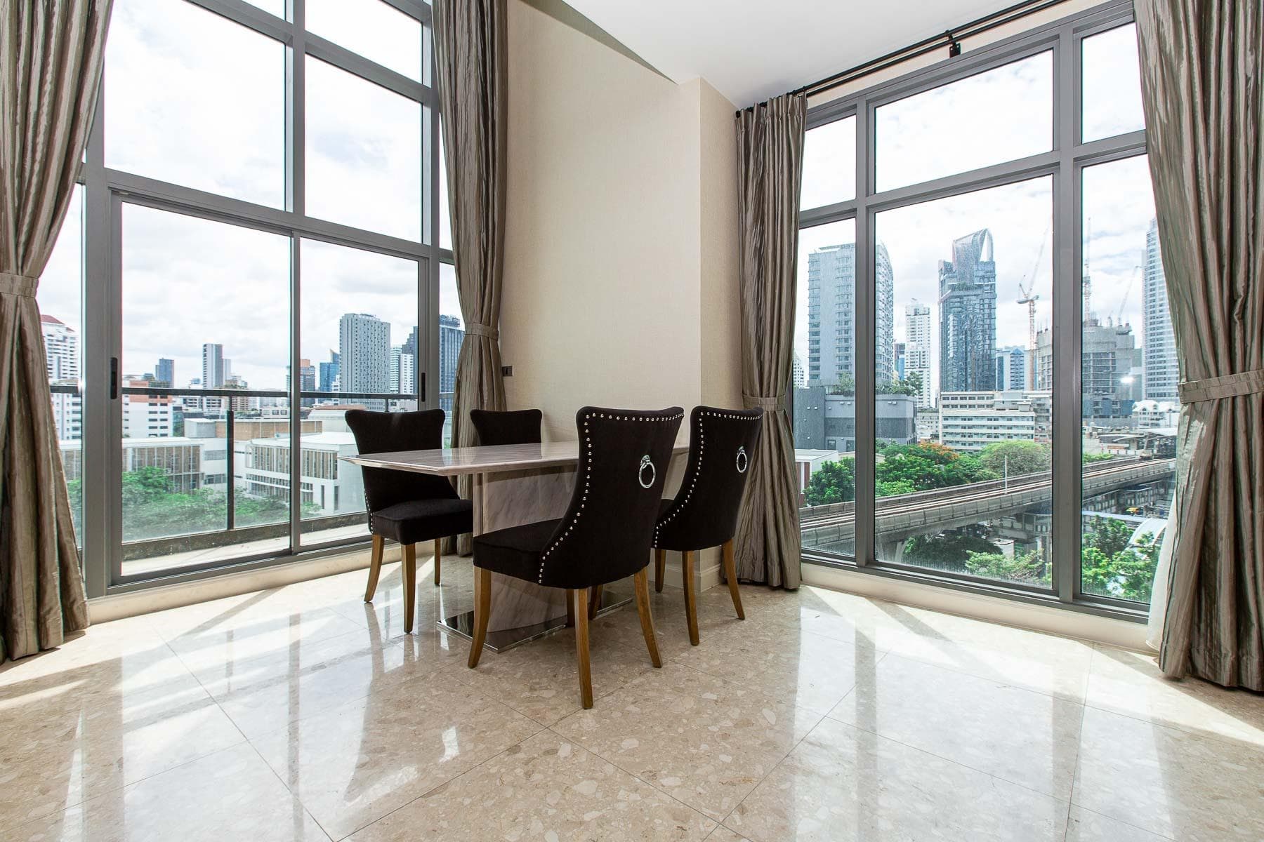 The Crest Sukhumvit 34 · 2 Beds Condo, 125.58 sqm, for Rent