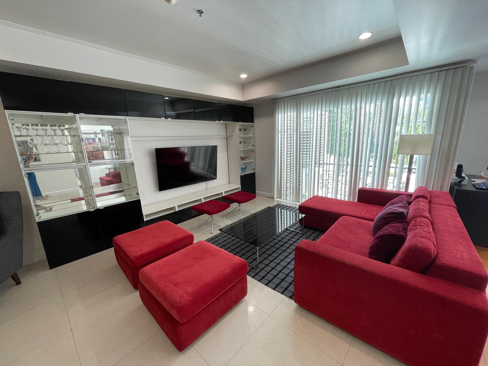 La Vie En Rose · 2 Beds Condo, 179 sqm, for Sale or Rent