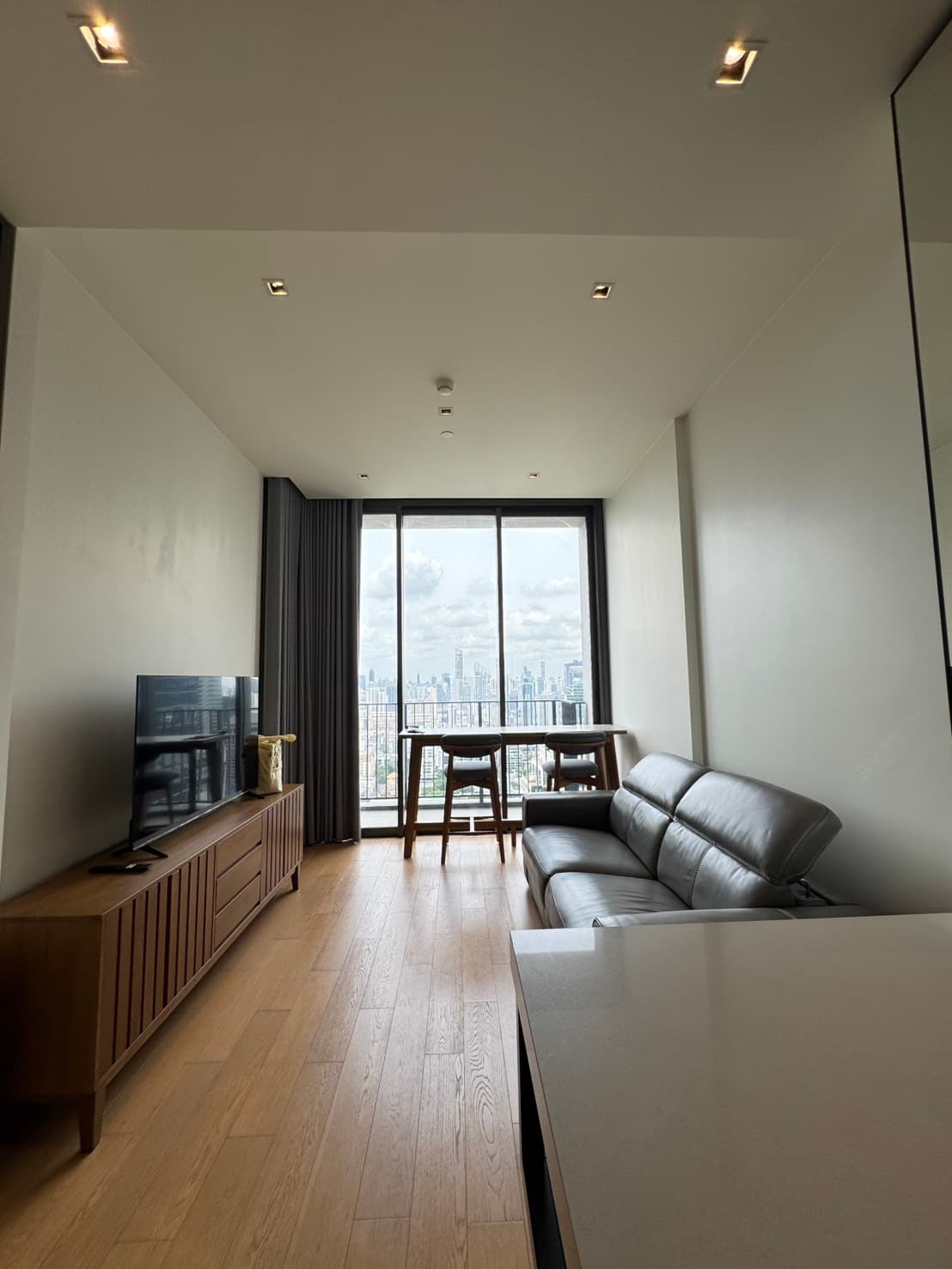 28 Chidlom · 1 Bed Condo, 44 sqm, for Rent