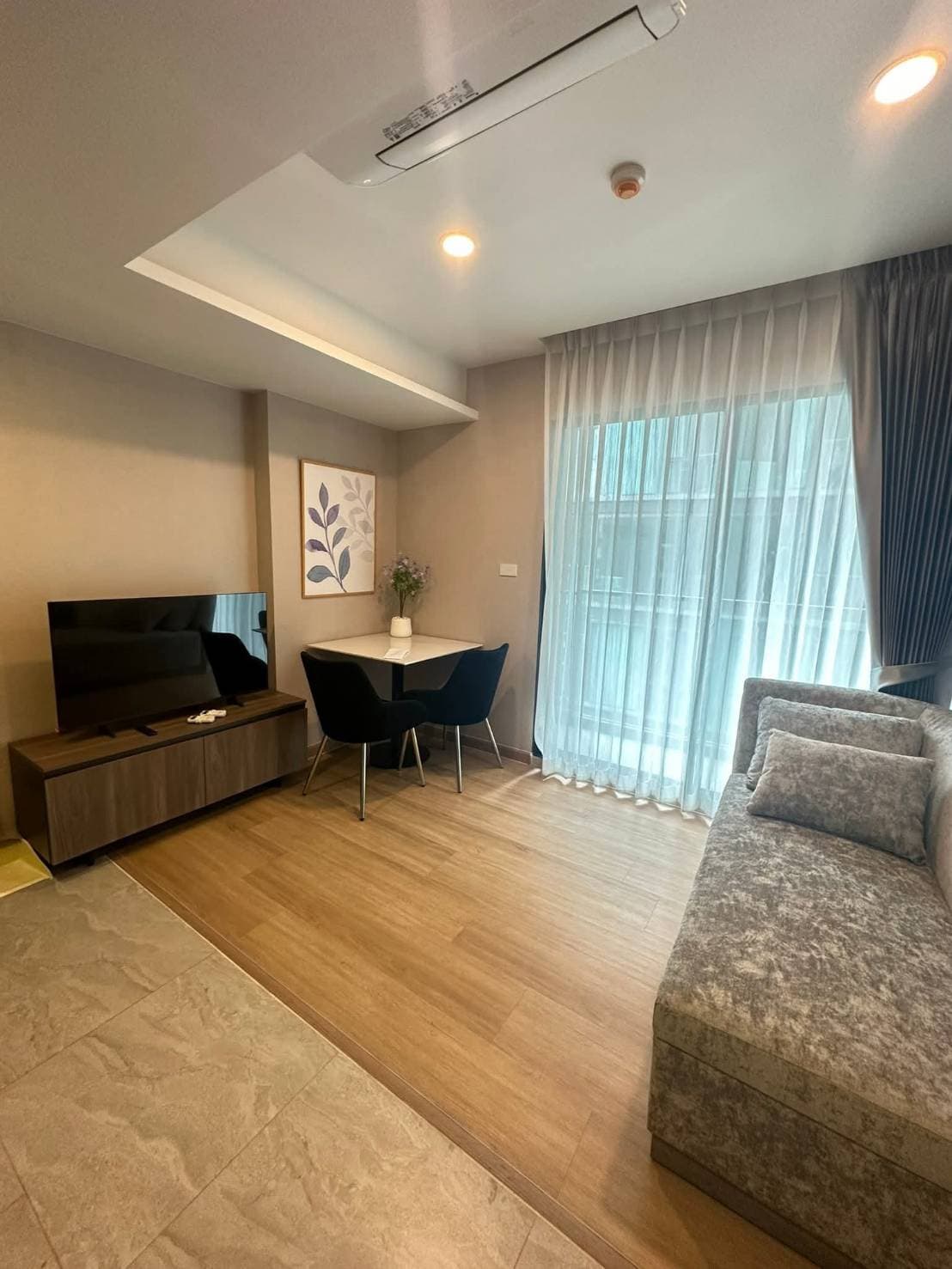 Lloyd Soonvijai Thonglor · 1 Bed Condo, 28 sqm, for Rent