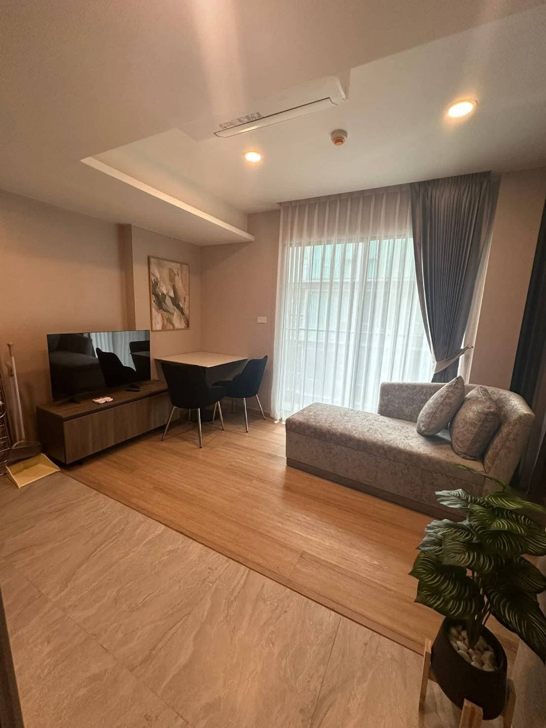 Lloyd Soonvijai Thonglor · 1 Bed Condo, 28 sqm, for Rent
