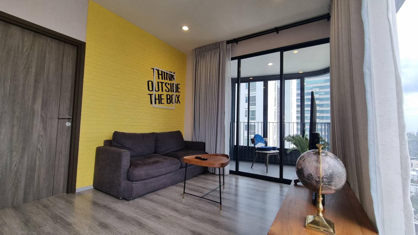 ให้เช่า คอนโด Ideo Mobi Asoke · 2 ห้องนอน · 56 ตร.ม.