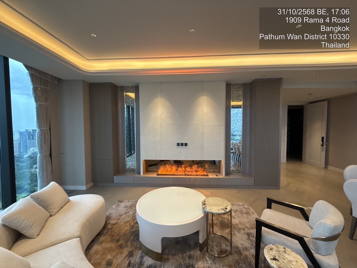 Luxury condo ONE89 WIRELESS with beautiful view, 2 bedrooms, 140 sqm. In the city center, near BTS Ratchathani, starting from just 105 million!