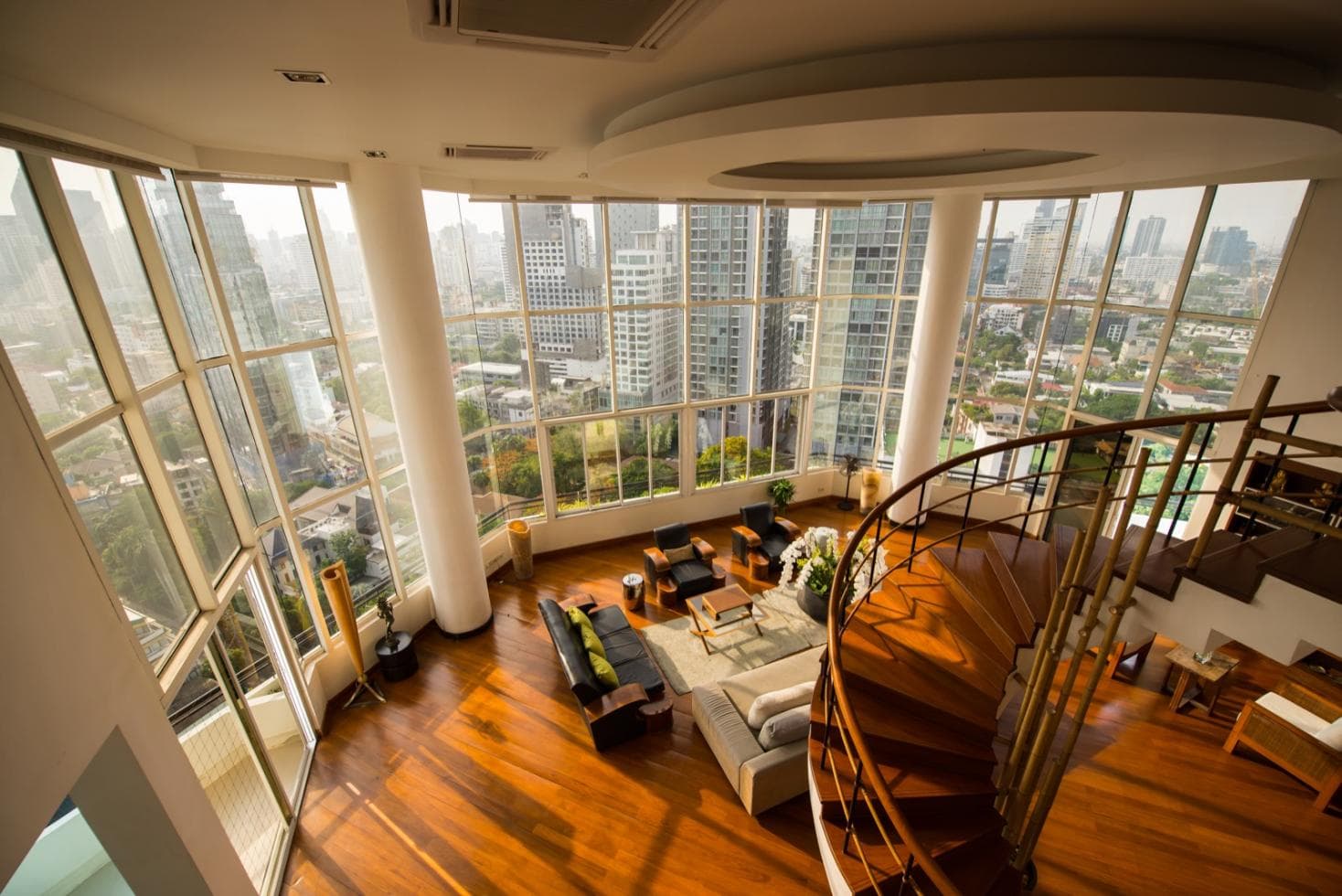 ขาย/เช่า คอนโด Moon Tower Condominium · 5 ห้องนอน · 531 ตร.ม.