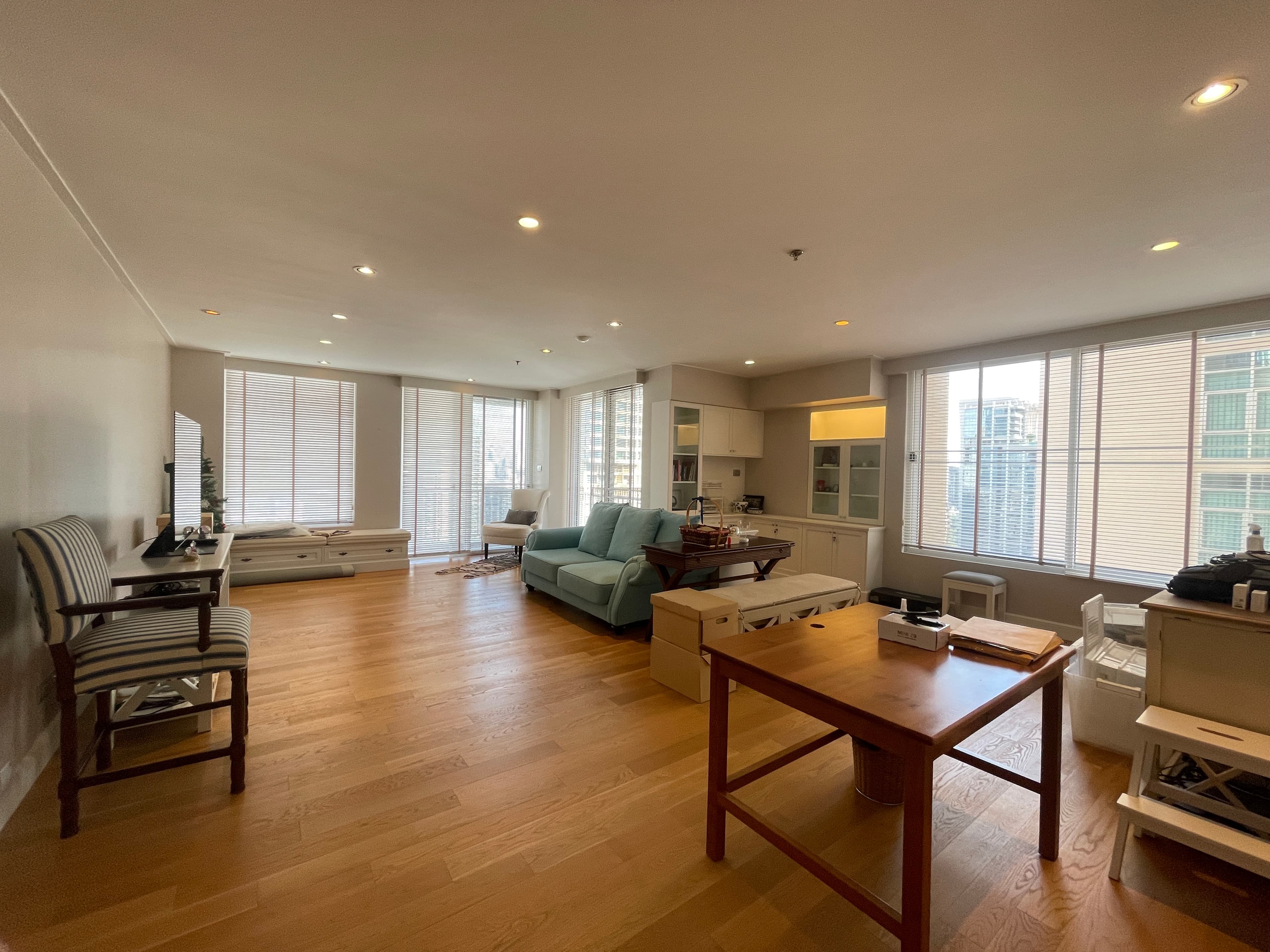 Langsuan Ville · 3 Beds Condo, 215.8 sqm, for Sale
