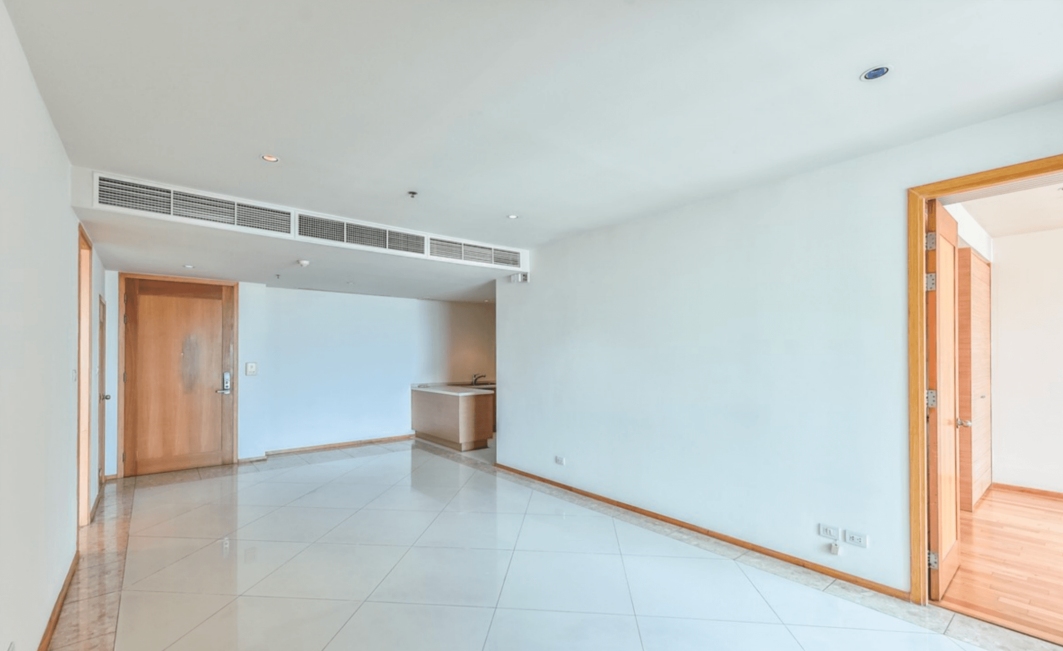 ขาย คอนโด The Empire Place · 2 ห้องนอน · 99 ตร.ม.