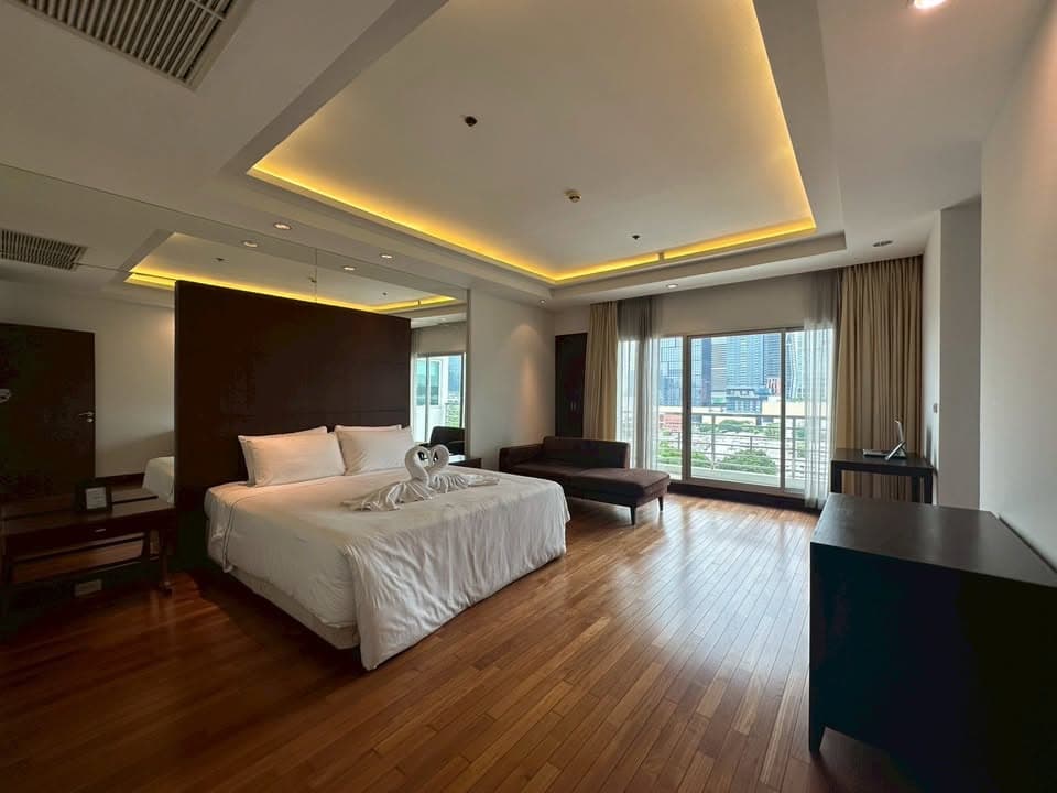 Royal Residence Park · 3 Beds Condo, 220 sqm, for Rent
