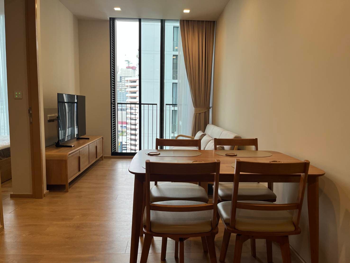 ขาย/เช่า คอนโด Noble Around Sukhumvit 33 · 1 ห้องนอน · 34.45 ตร.ม.