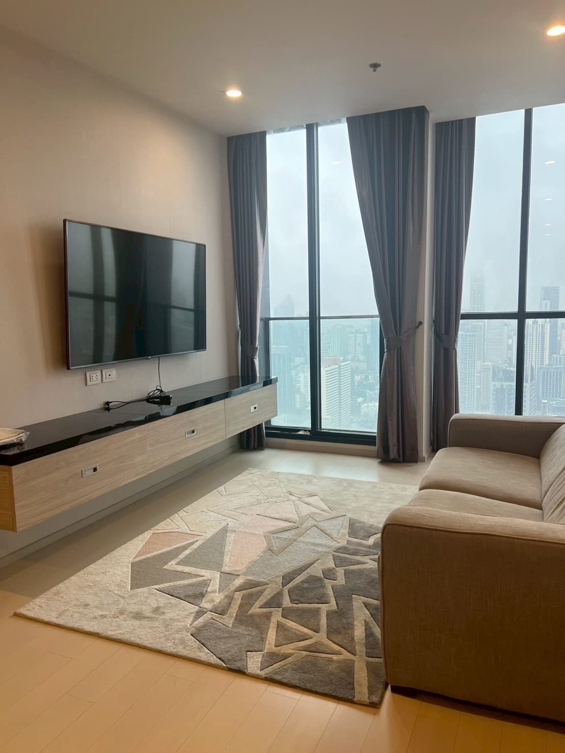 Noble Ploenchit · 2 Beds Condo, 70 sqm, for Rent