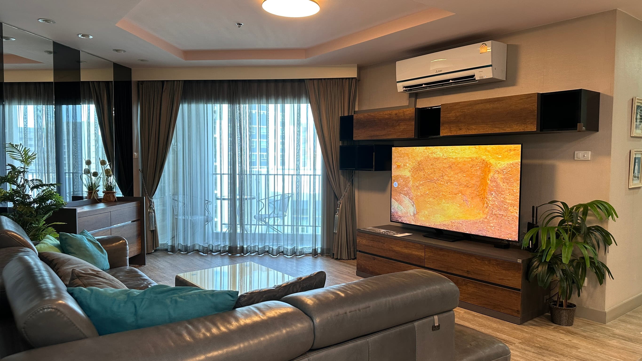Belle Grand Rama 9 · 2 Beds Condo, 77 sqm, for Sale or Rent