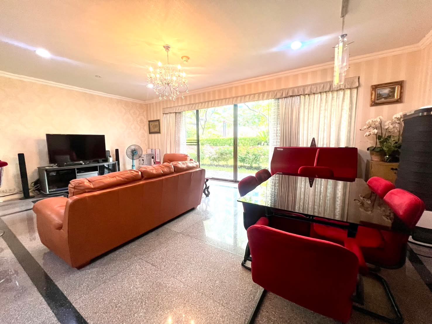 ขาย คอนโด Chidlom Place · 2 ห้องนอน · 179 ตร.ม.