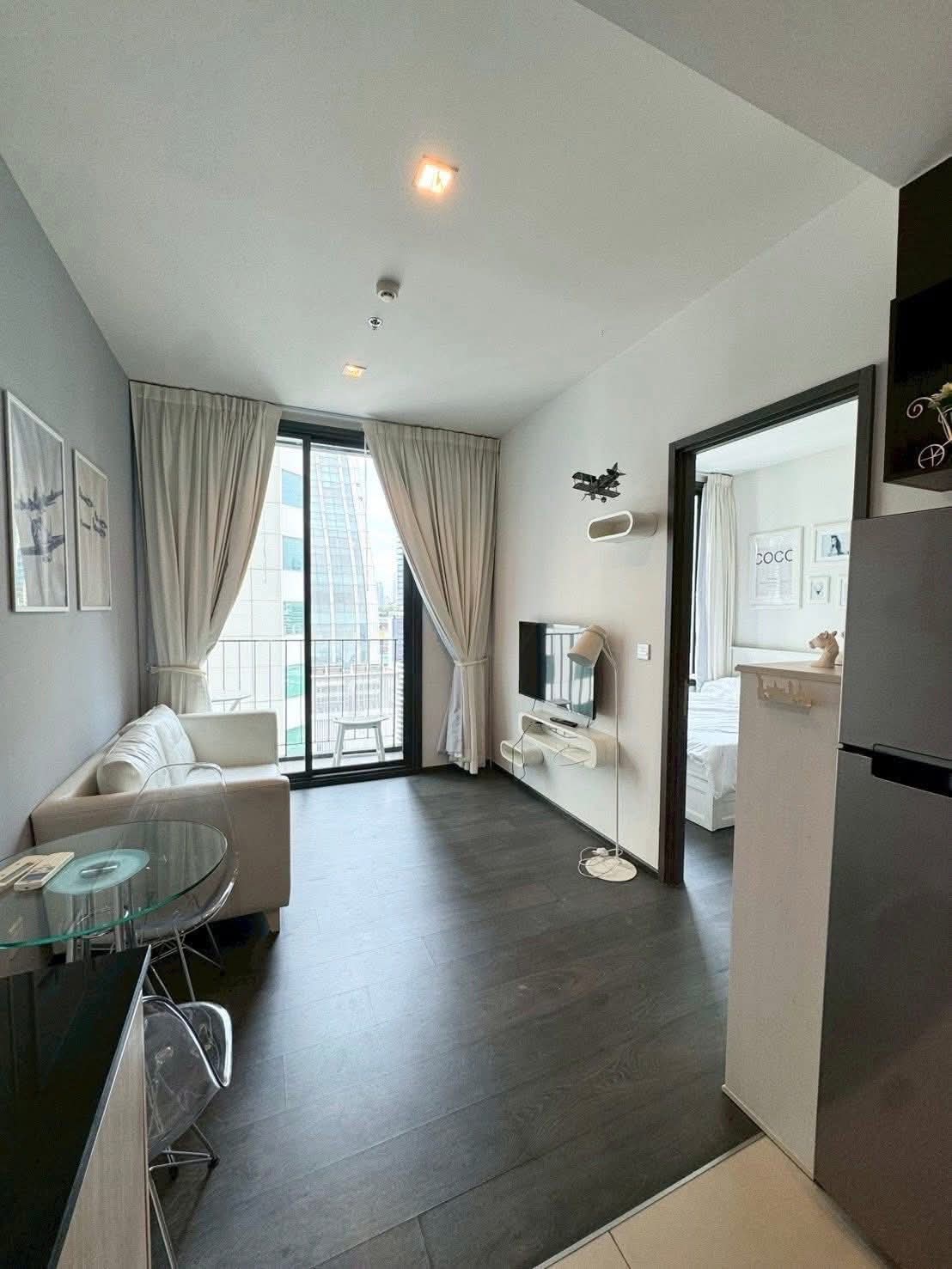 ให้เช่า คอนโด Edge Sukhumvit 23 · 1 ห้องนอน · 30 ตร.ม.