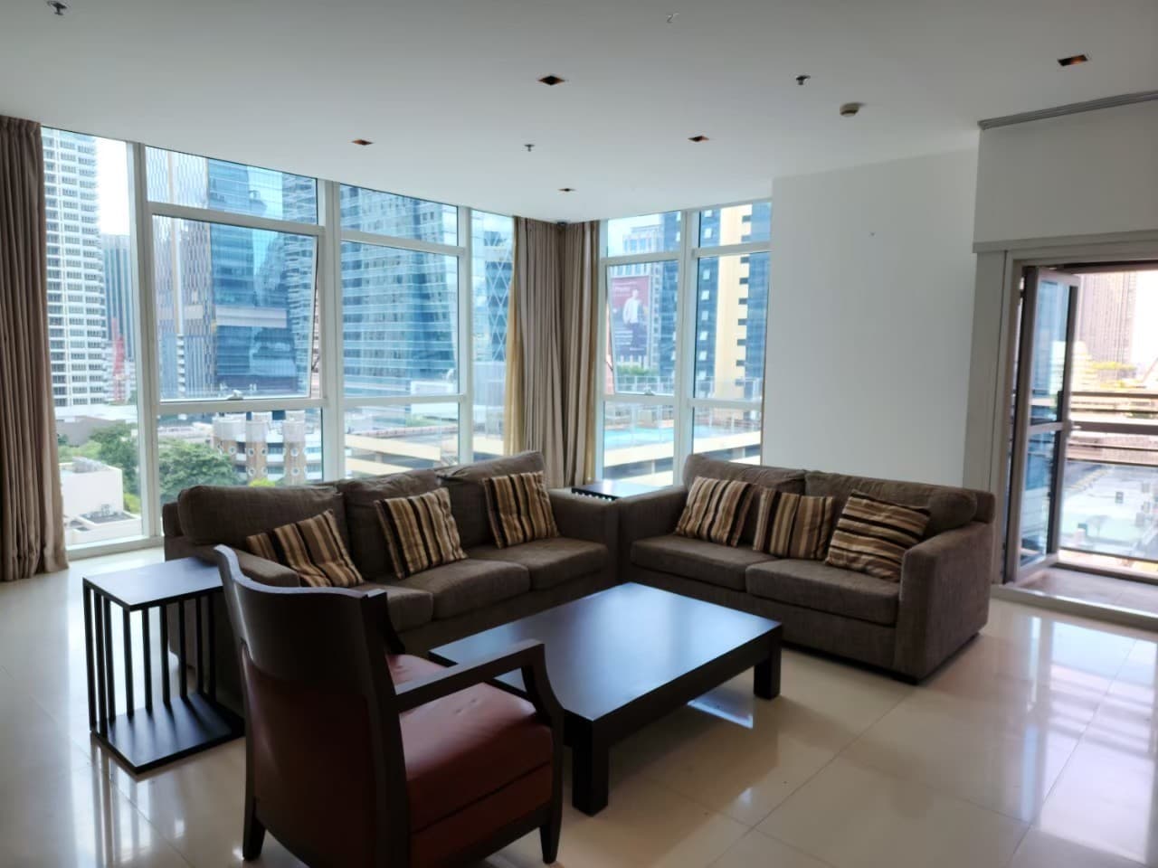 Athenee Residence · 3 Beds Condo, 189.53 sqm, for Rent