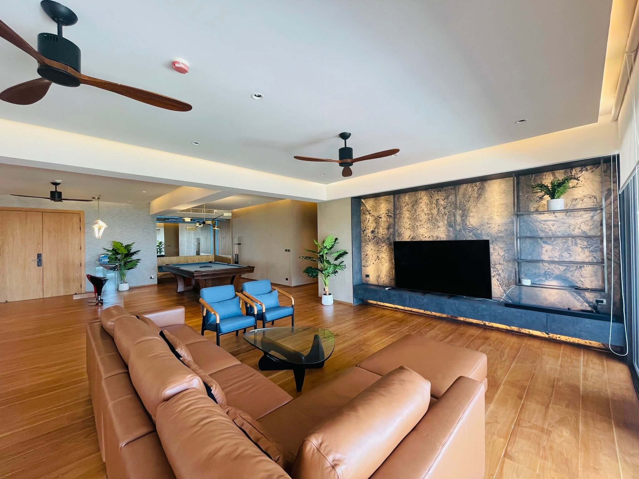 ขาย/เช่า คอนโด Phatsana Gardens · 4 ห้องนอน · 345 ตร.ม.