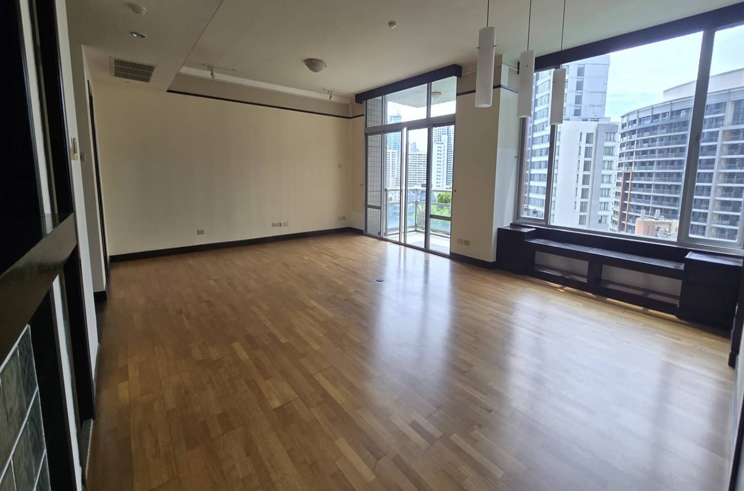 All Season Mansion · 3 Beds Condo, 178.14 sqm, for Sale