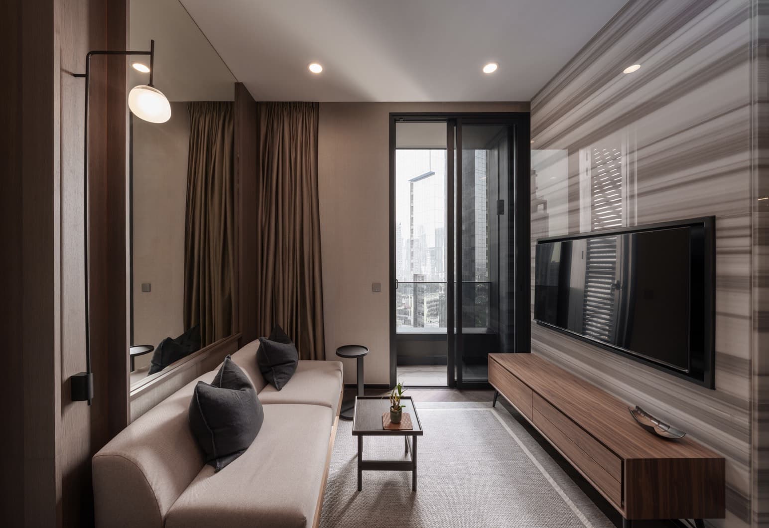 The Esse Sukhumvit 36 · 1 Bed Condo, 38 sqm, for Sale or Rent