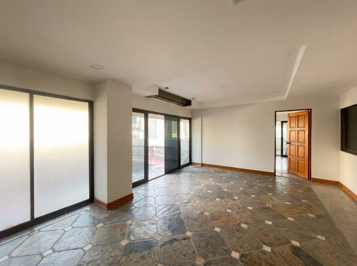 ขาย คอนโด Ruamjai heights · 3 ห้องนอน · 205 ตร.ม.