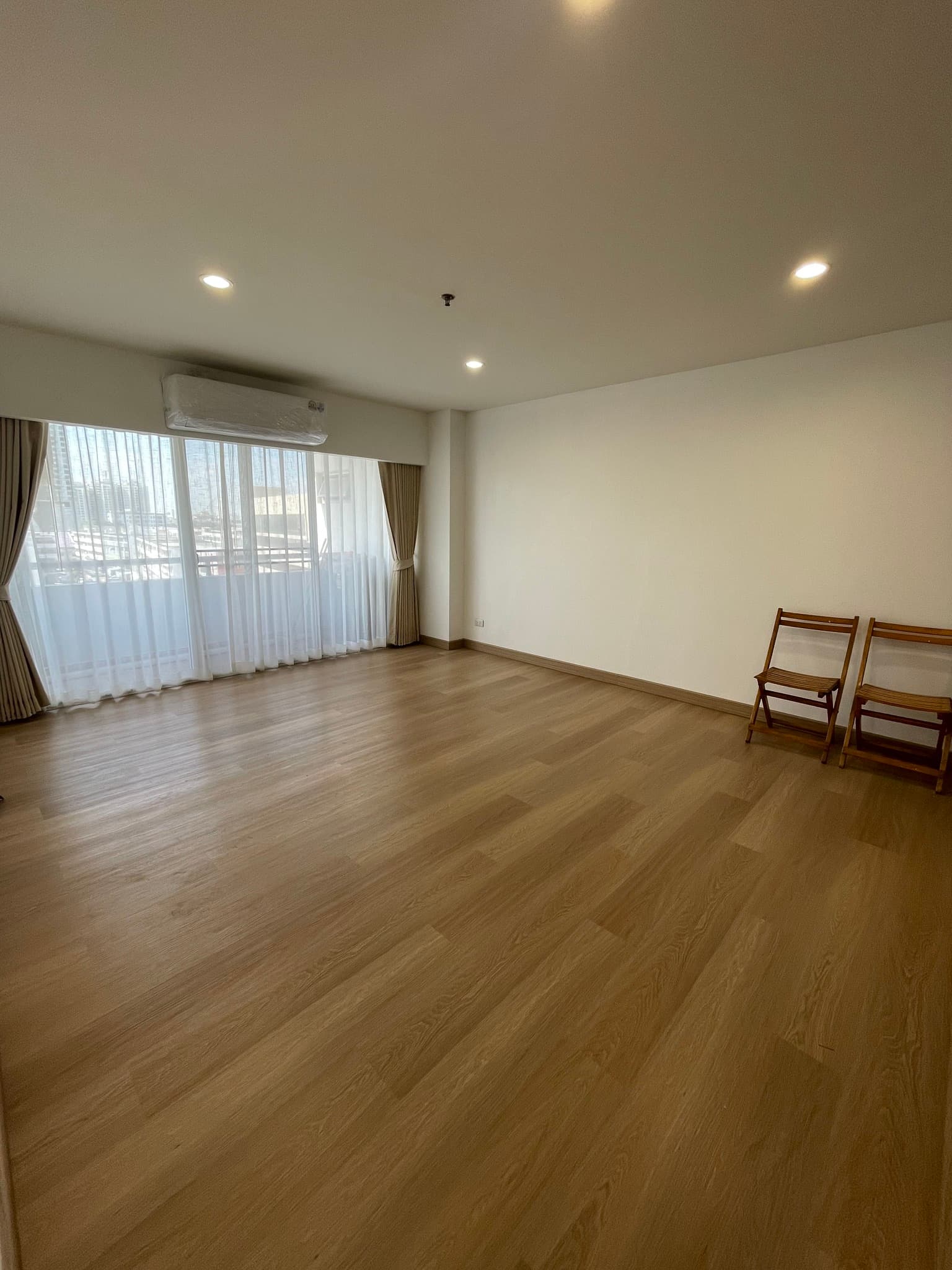 The Executive Regent · 1 Bed Condo, 69 sqm, for Sale