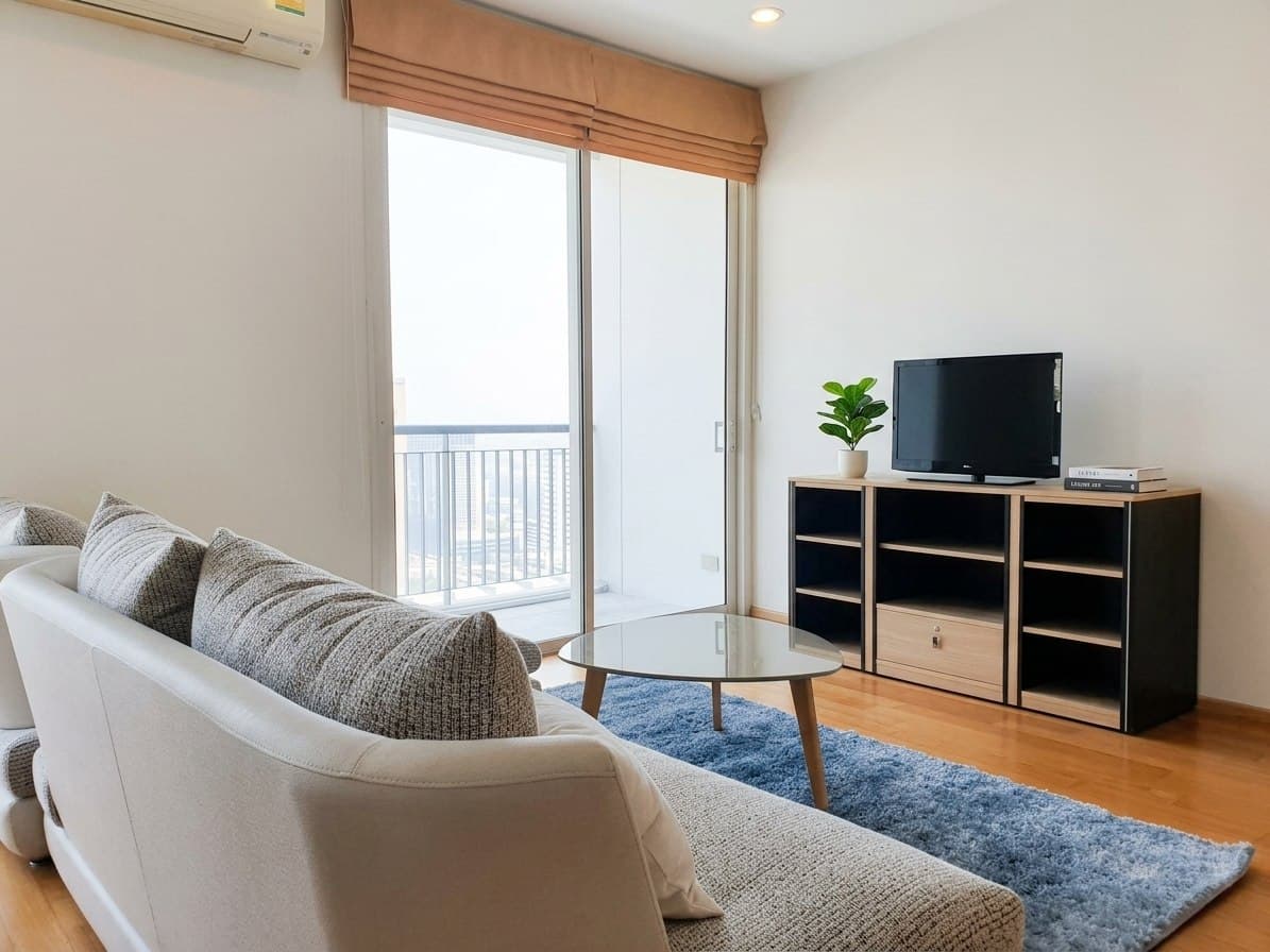 Villa Rachatewi · 2 Beds Condo, 82 sqm, for Sale or Rent