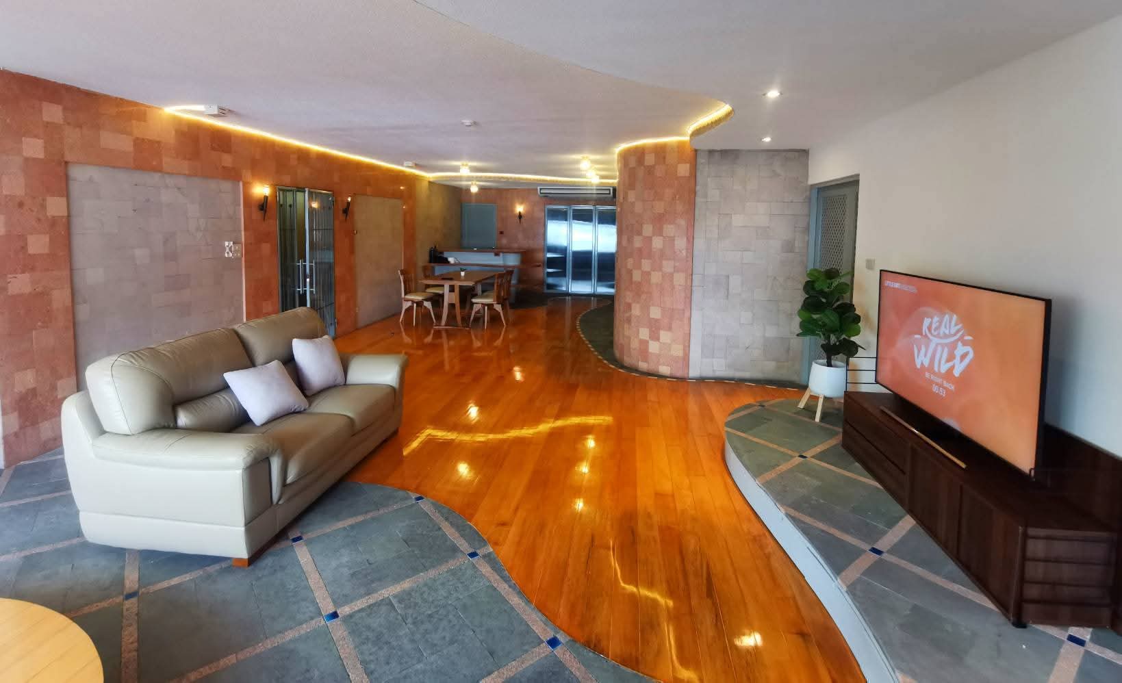 Sithakarn Condominium · 3 Beds Condo, 245 sqm, for Sale or Rent
