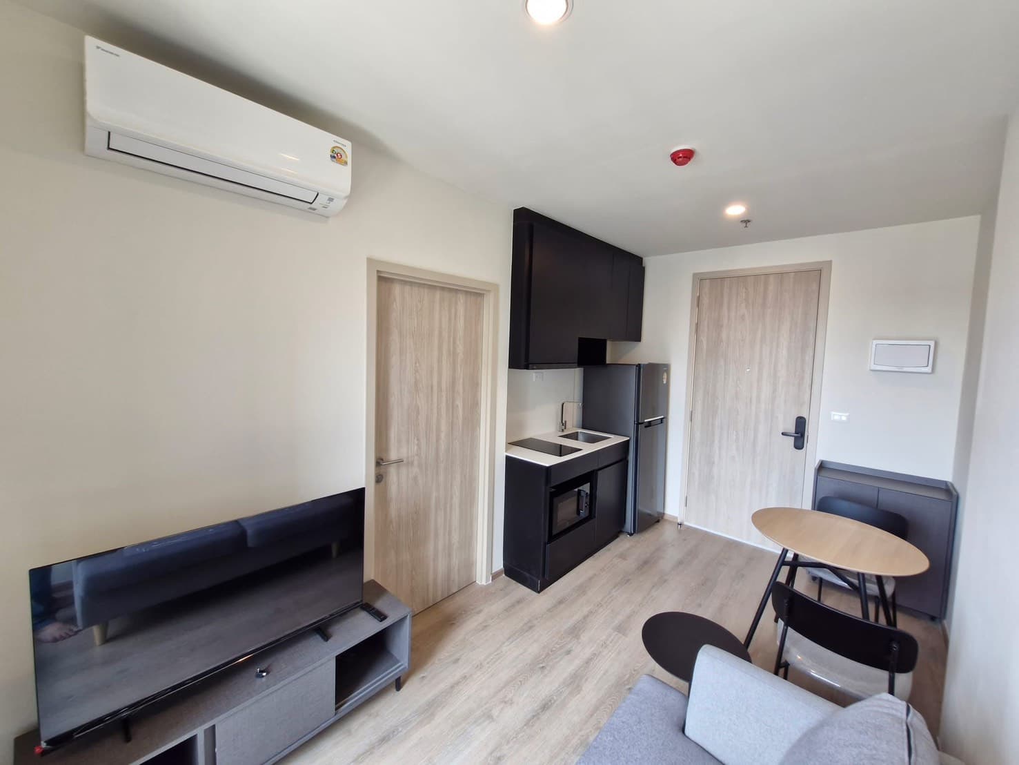 Nue District R9 · 1 Bed Condo, 26 sqm, for Rent