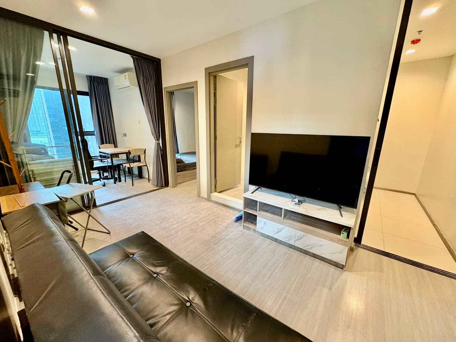 ขาย คอนโด Life Asoke - Rama 9 · 2 ห้องนอน · 40 ตร.ม.