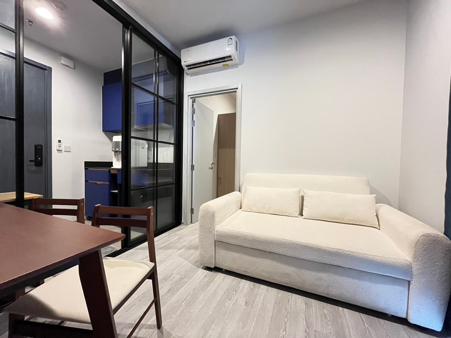 XT Ekkamai · 1 Bed Condo, 30 sqm, for Sale or Rent