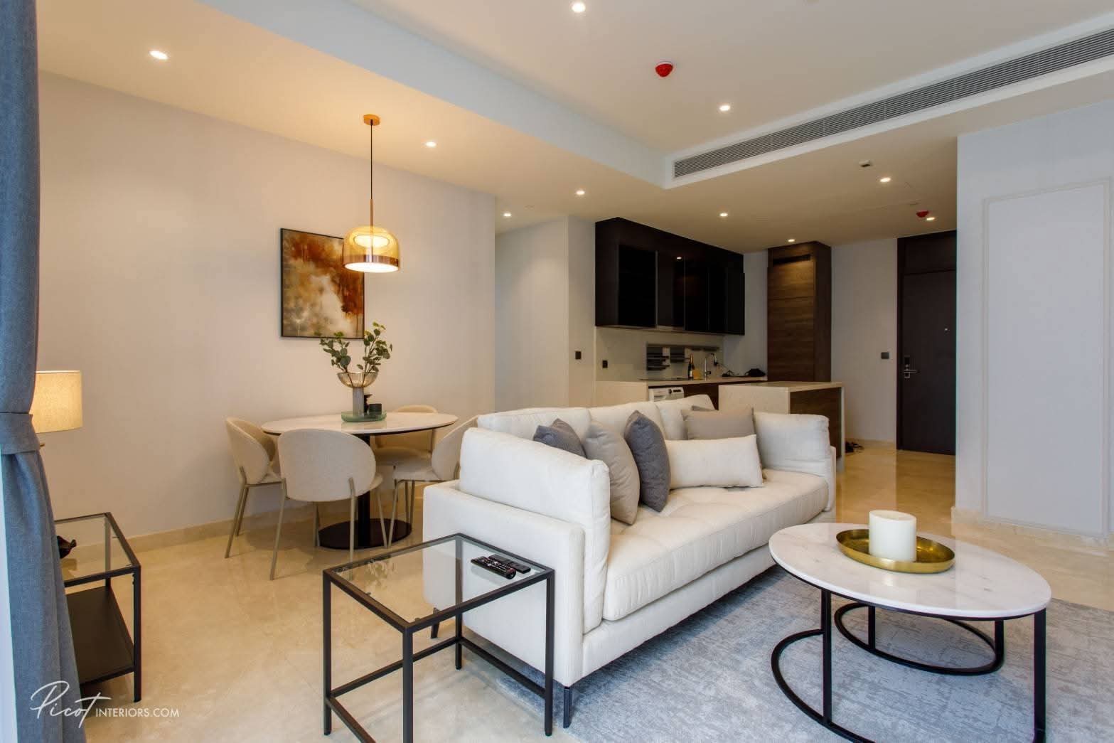 Muniq Langsuan · 2 Beds Condo, 87 sqm, for Rent