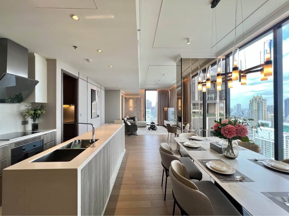 Celes Asoke · 3 Beds Condo, 137 sqm, for Rent