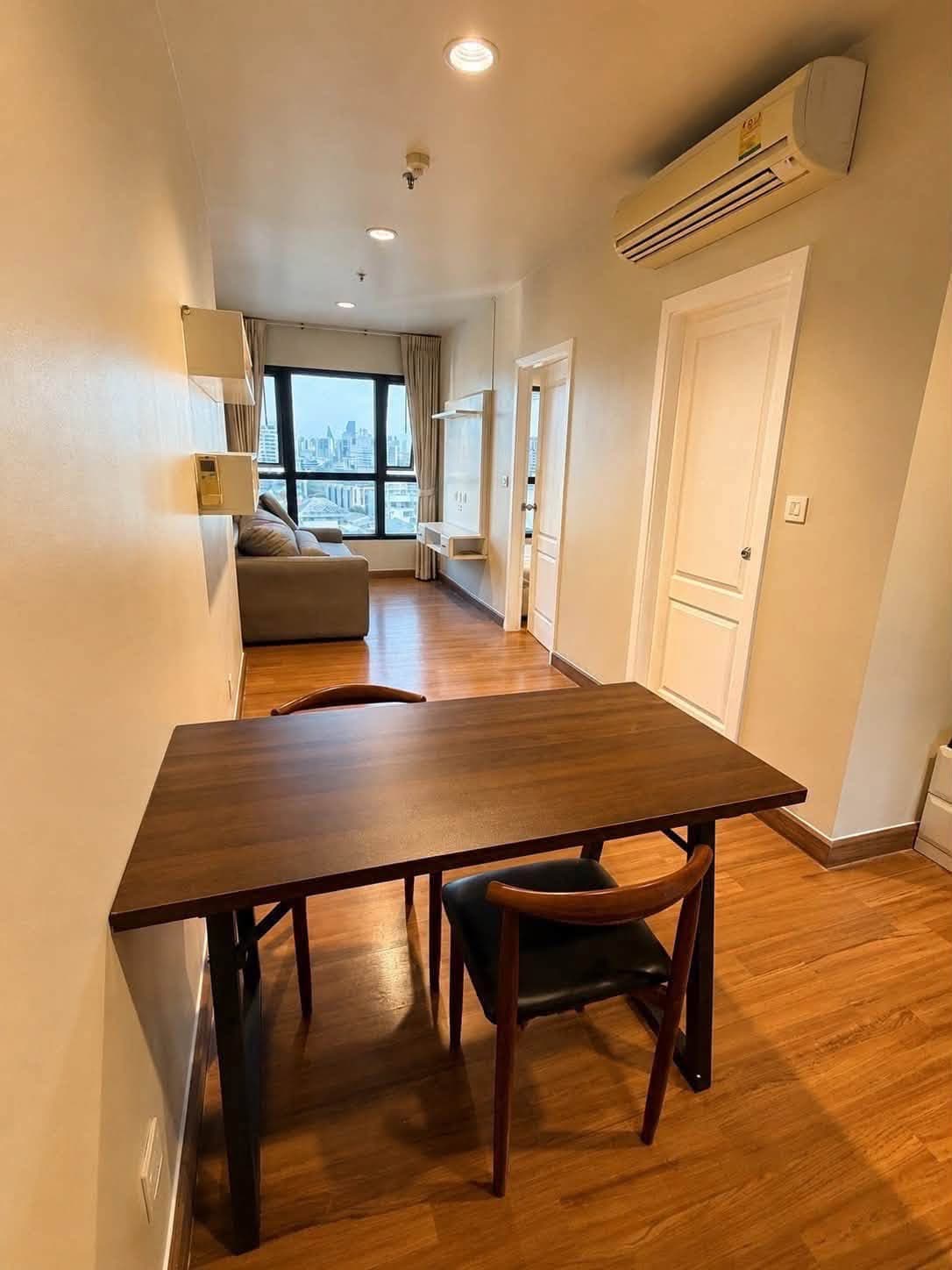 The Crest Phahonyothin 11 · 1 Bed Condo, 44 sqm, for Rent