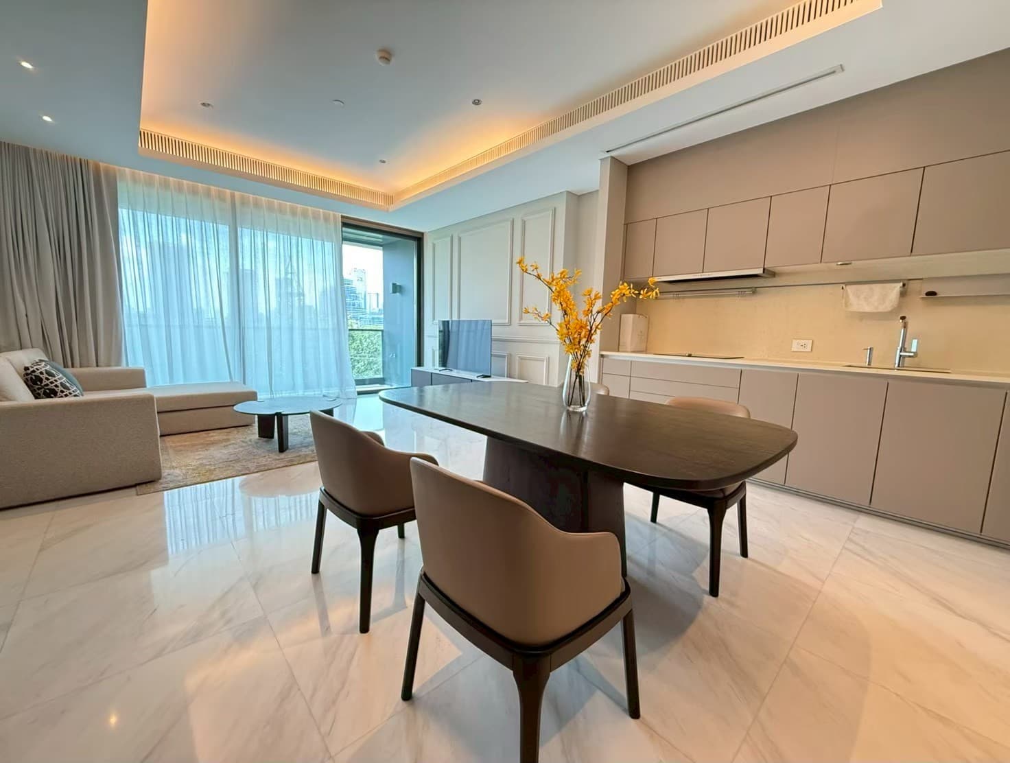 Sindhorn Tonson · 1 Bed Condo, 87 sqm, for Sale or Rent