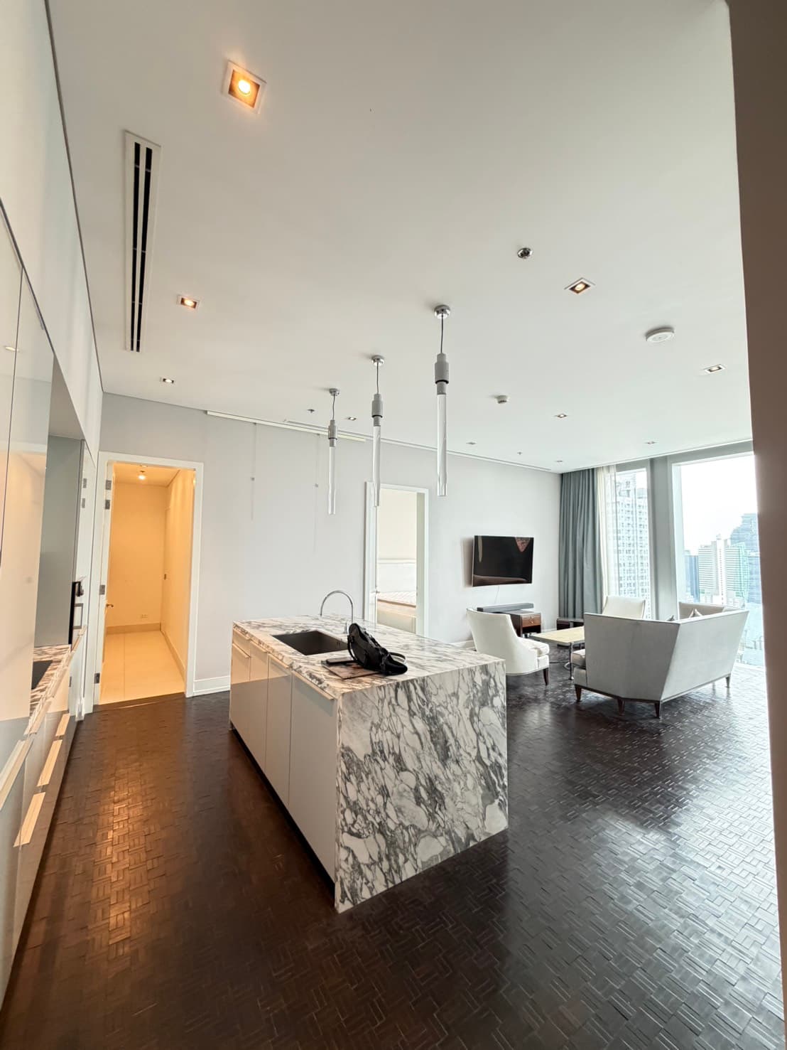 ให้เช่า คอนโด The Ritz Carlton Residence · 2 ห้องนอน · 147 ตร.ม.