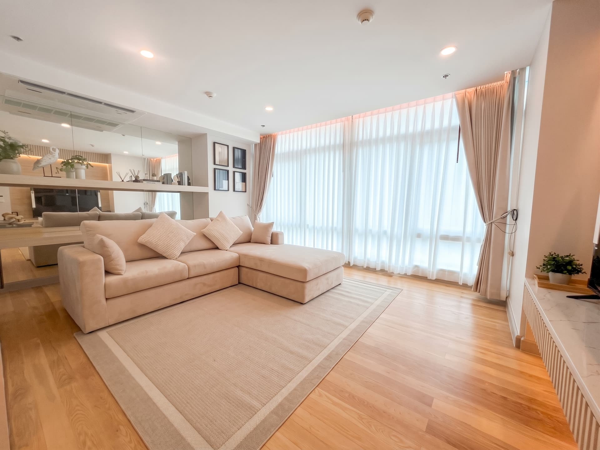 The Height Thonglor · 3 Beds Condo, 165 sqm, for Sale or Rent