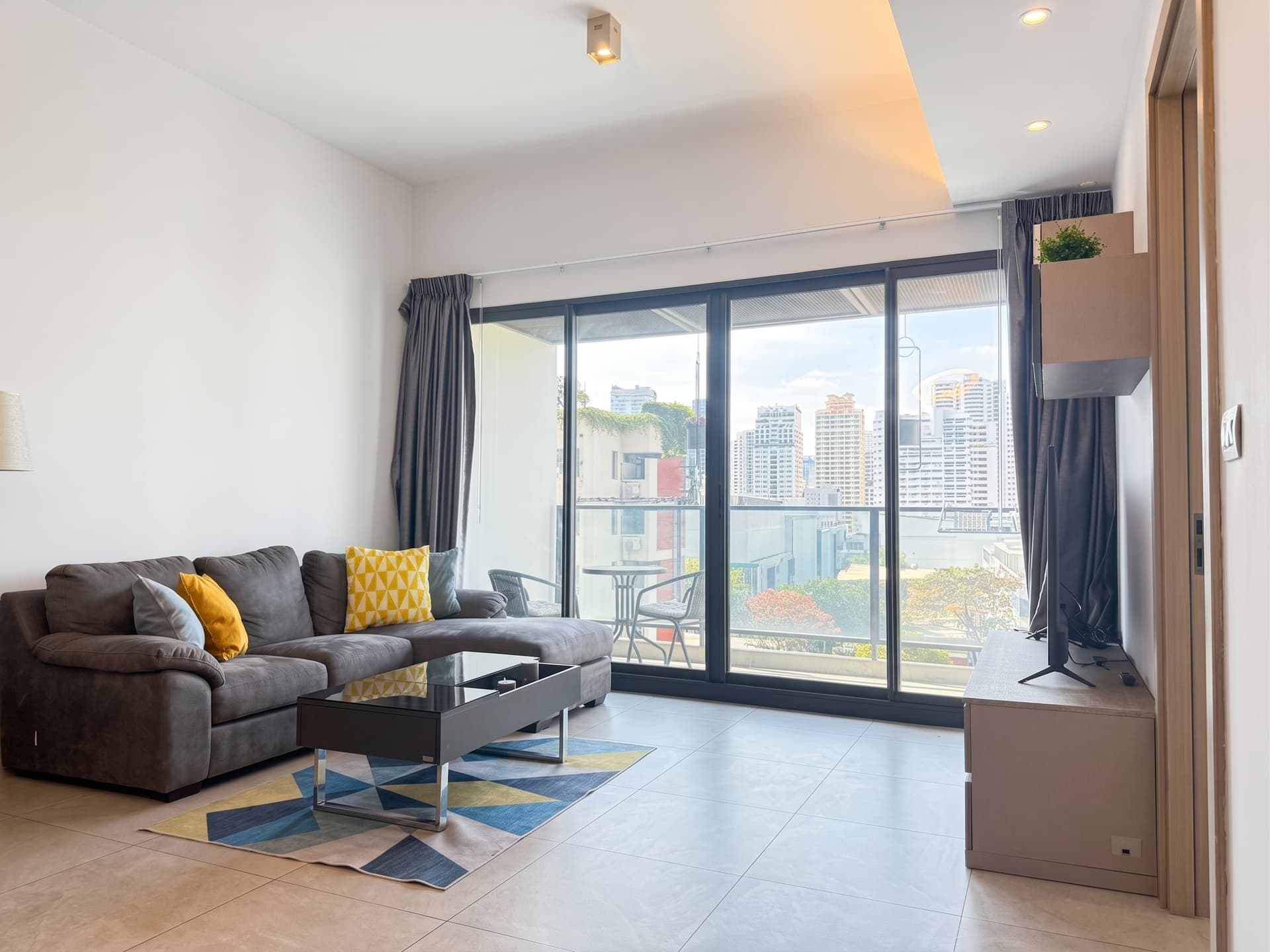 ขาย คอนโด The Lofts Asoke · 2 ห้องนอน · 87 ตร.ม.