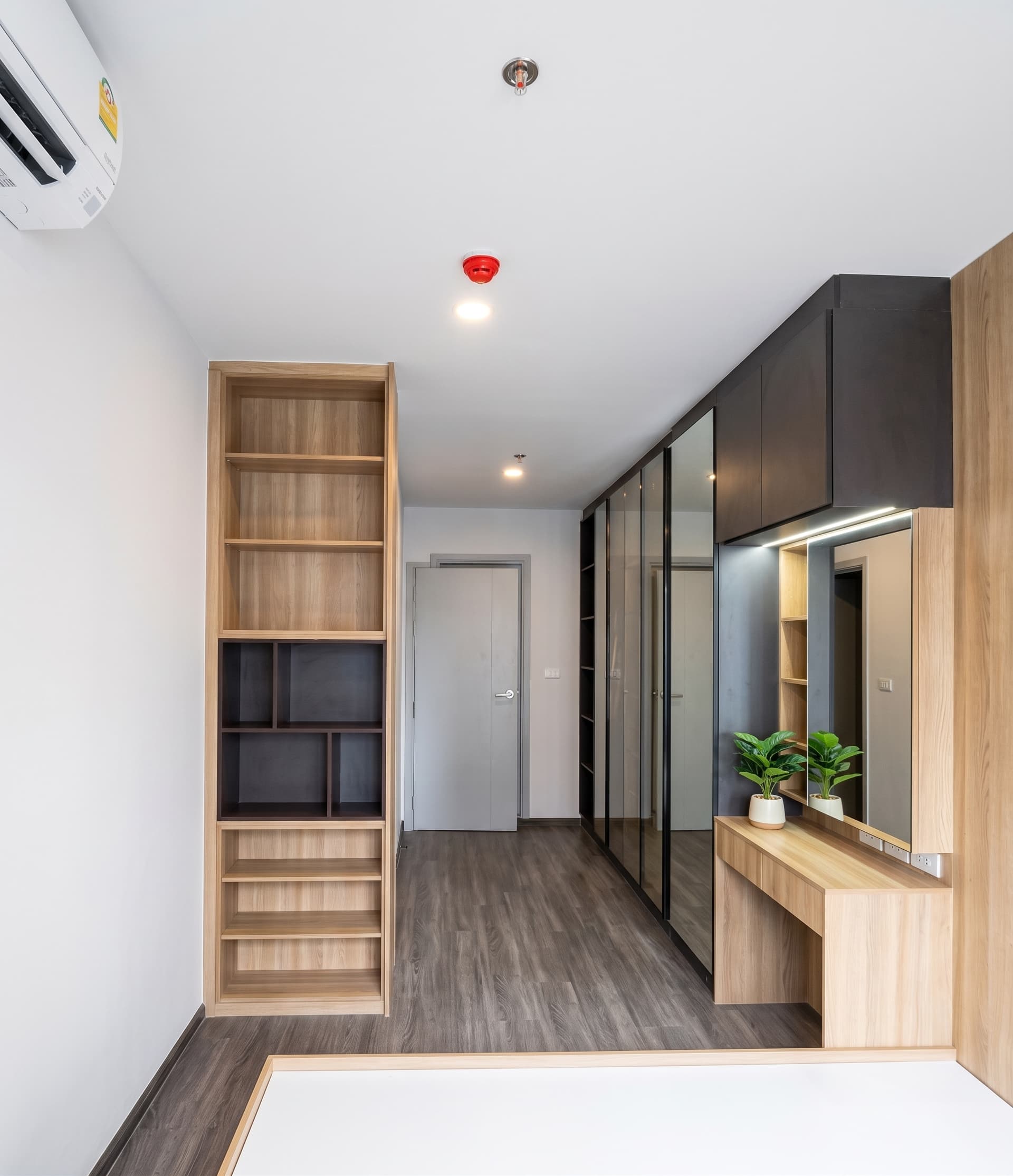 ขาย คอนโด The Empire Place · 2 ห้องนอน · 106 ตร.ม.