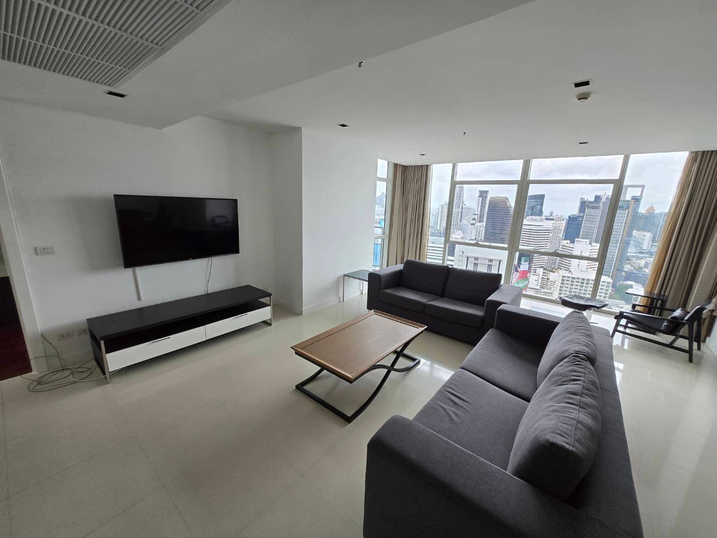ให้เช่า คอนโด Athenee Residence · 3 ห้องนอน · 196 ตร.ม.