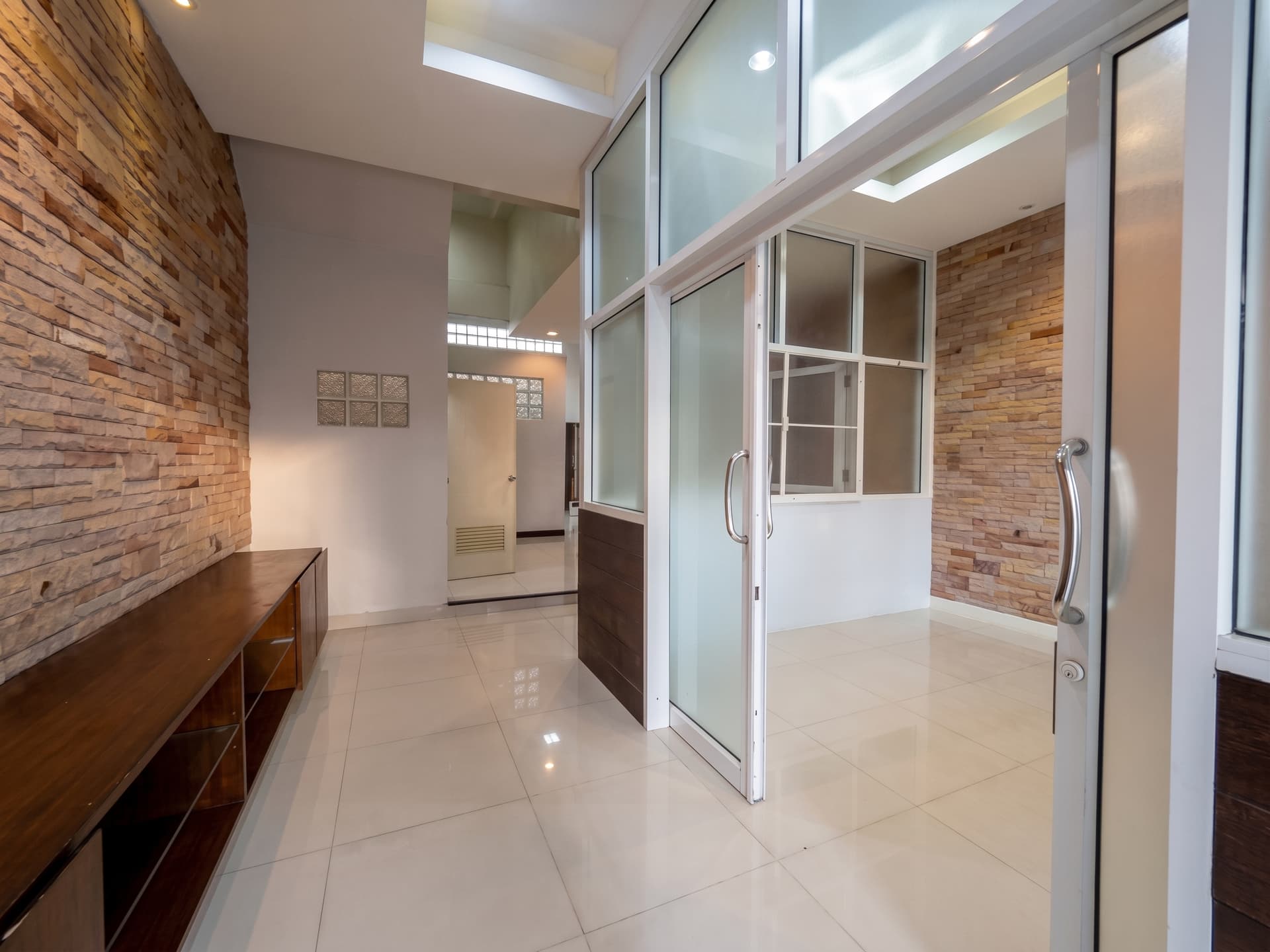 ให้เช่า อาคารพาณิชย์ Shophouse Area Onnut · 4 ห้องนอน · 250 ตร.ม.