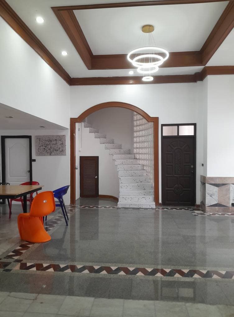ขาย/เช่า ทาวน์เฮ้าส์ House area rama 9 · 8+ ห้อง · 700 ตร.ม.