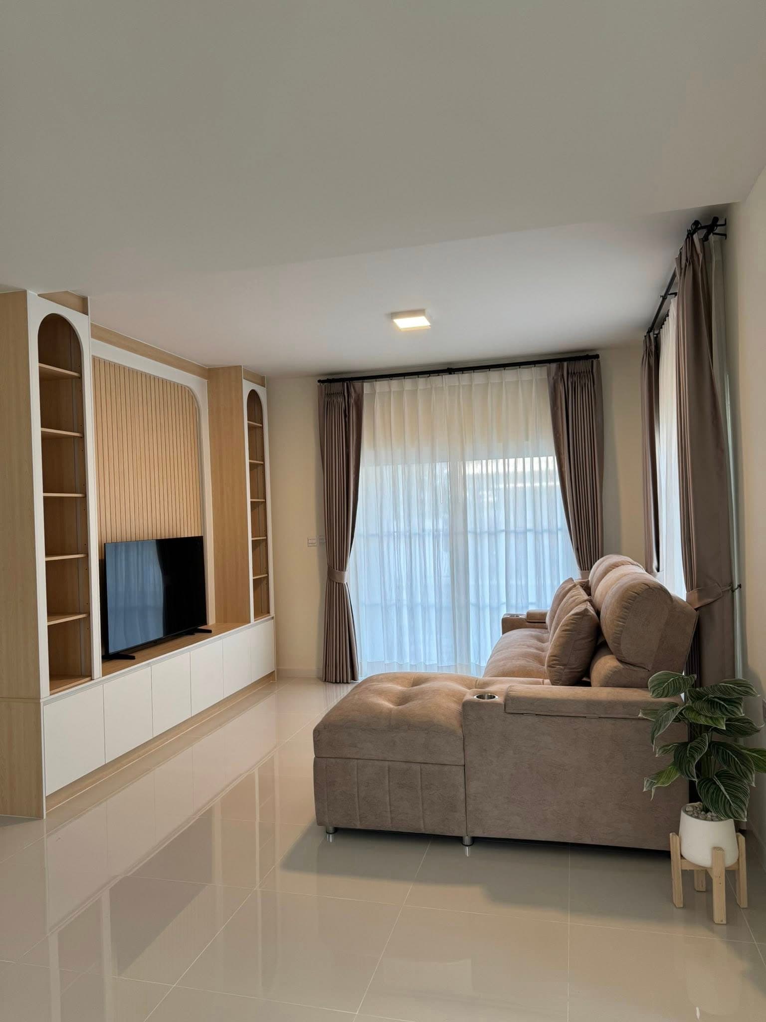 บ้านเดี่ยว 4 ห้องนอน ใหญ่ 165 ตร.ม. พร้อมที่ดิน 63 ตร.ว. ย่านบางนา เช่าหรือซื้อได้ ใกล้ทางด่วน-สนามบิน เริ่มต้นเพียง 80,000 บาท/เดือน