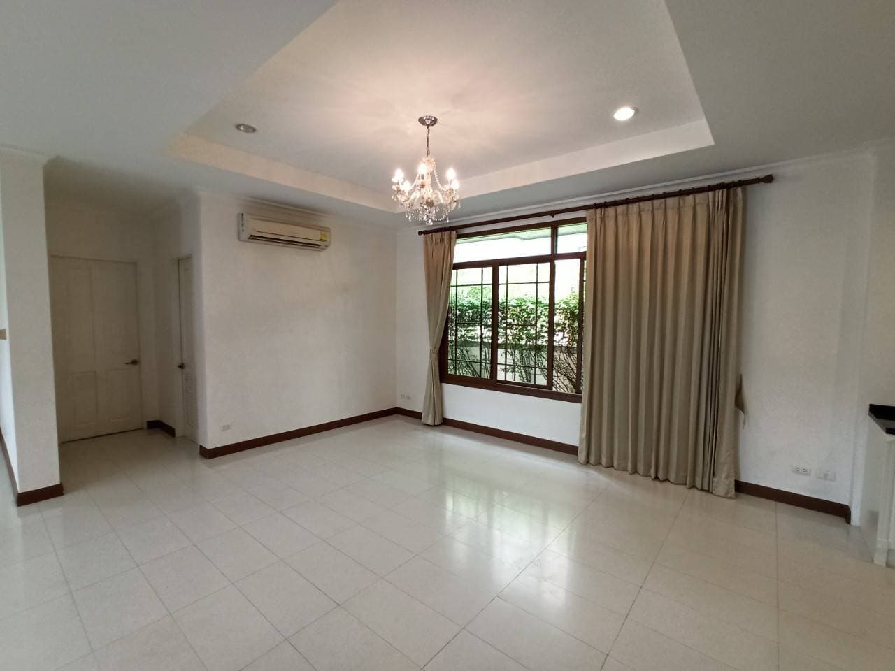 ให้เช่า บ้านเดี่ยว Narasiri Pattanakarn-Srinakarin · 5 ห้องนอน · 495 ตร.ม.
