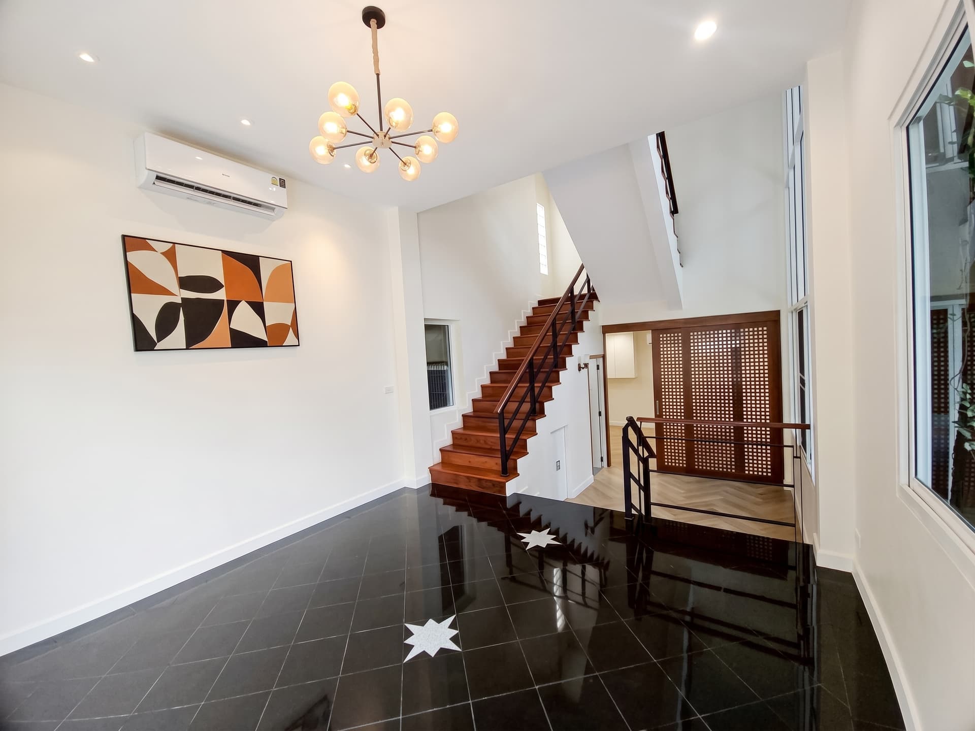 ขาย/เช่า บ้านเดี่ยว House area Mochit · 5 ห้องนอน · 375 ตร.ม.